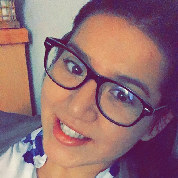 Meet your Posher, Araceli - Picture 1 of 1